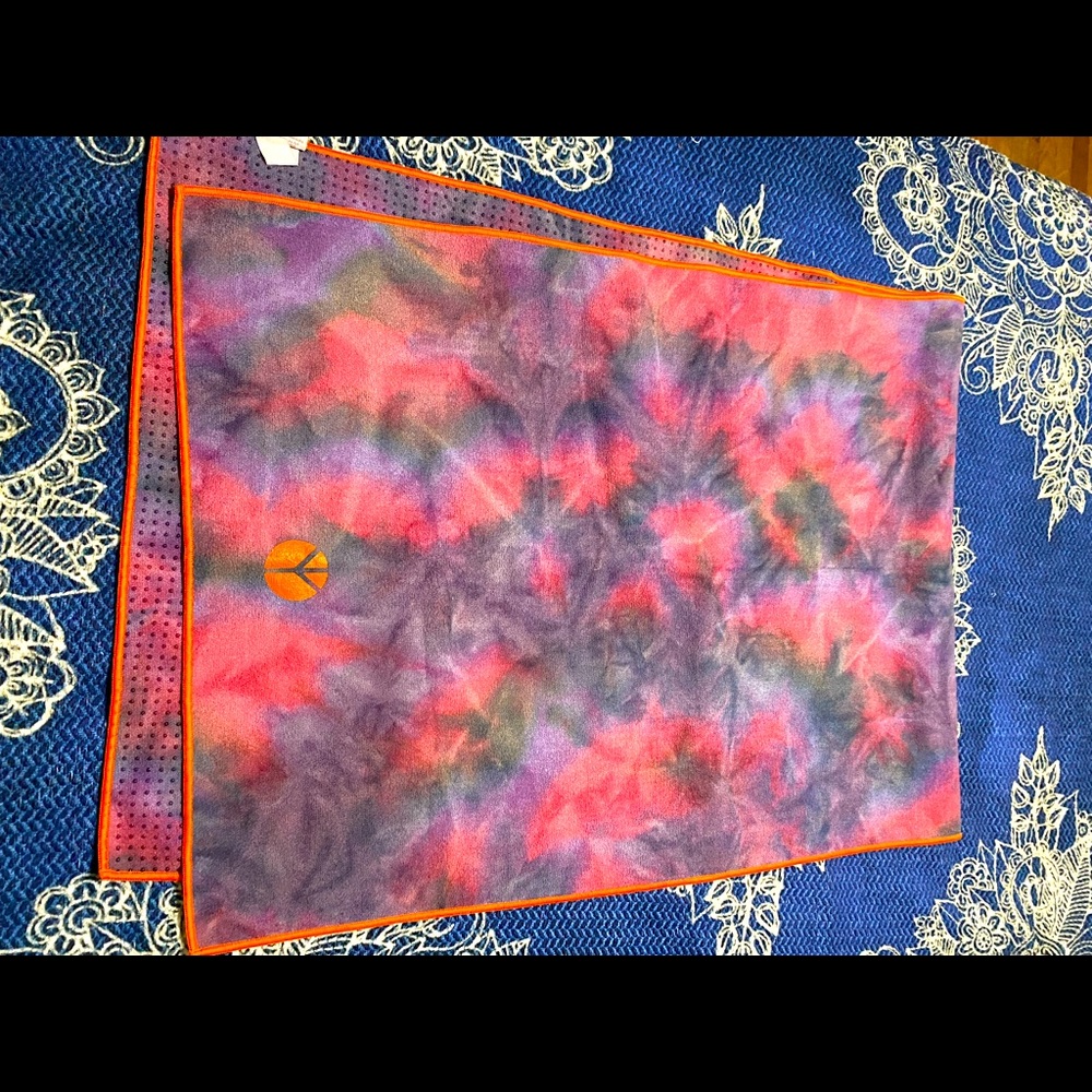 Manduka Yogitoes skidless yoga towel.